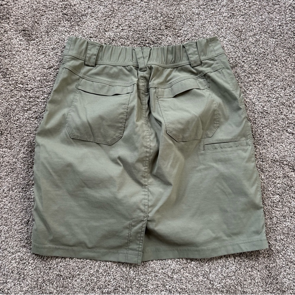 Duluth Trading Co Olive Green Utility Skort with Side Zip Pocket Womens Size 8 - Picture 7 of 11